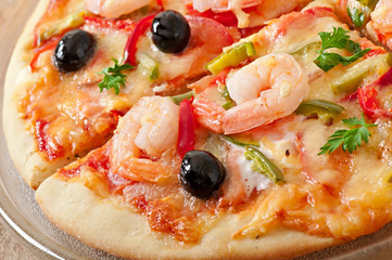 Pizza with shrimp, salmon and olives