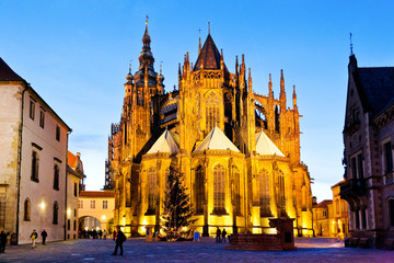 Fototapeta premium PRAGUE,CZECH REPUBLIC-JAN 06, 2013: Prague Christmas market