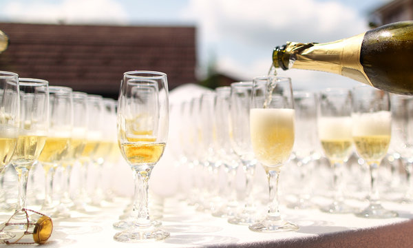 Many glasses of champagne on wedding table