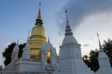 Naklejka premium Wat Suan Dok at twilight in Chiang Mai, Thailand