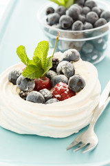 Meringue Pavlova with air cream and fresh berry