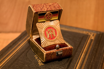 altes DDR Abzeichen 02