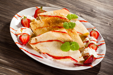 Pancakes with cream and strawberries
