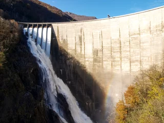 Fotobehang Dam Dam van Contra Verzasca, spectaculaire watervallen