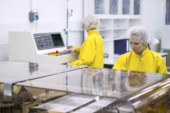 Pharmaceutical Manufacturing Technicians on the Production Line
