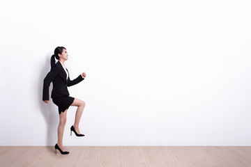 Fototapeta premium business woman walking