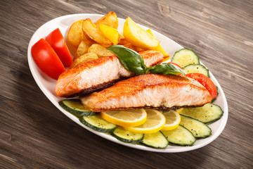 Fried salmon and vegetables