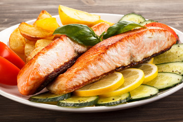 Fried salmon and vegetables