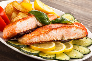 Fried salmon and vegetables