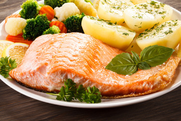 Grilled salmon and vegetables