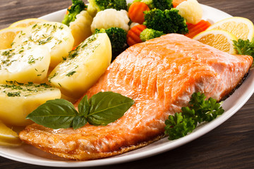 Grilled salmon and vegetables