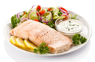 Salmon steak and vegetables