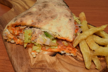 Chicken sandwitch on a wooden plate