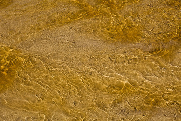Fototapeta na wymiar sable eau grain jaune