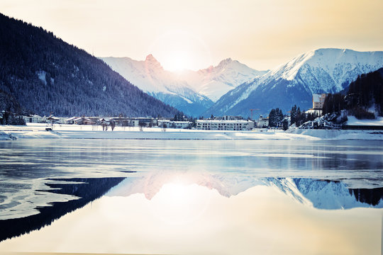 Davosersee im Abendlicht &ndash; Schweiz