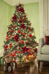 Christmas tree and ornements020
