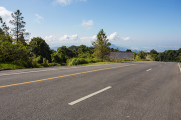 Fototapeta premium asphalt roadway with cloud blue sky background