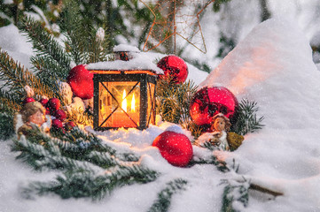 Weihnachtliche Stimmung im Schneefall