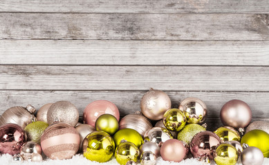 Obraz na płótnie Canvas Shiny Brown and Green Christmas Ball Decors