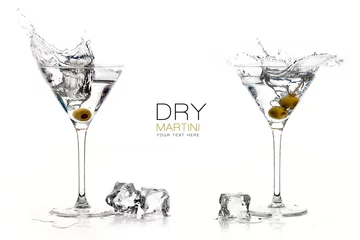Zelfklevend Fotobehang Droge Martini-cocktails. Spatten. Ontwerpsjabloon © Casther