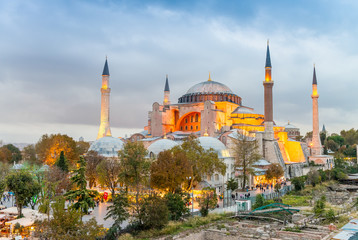 Fototapeta premium Hagia Sophia at dusk, Istanbul aerial view
