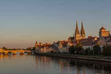 Obraz premium Regensburg at sundown