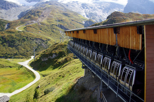 Zillertaler Gletscherbahn im Tal