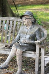 Old lady reading a book sculpture - Fairchild Gardens
