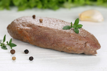 Steak Fleisch Gericht auf Holzbrett