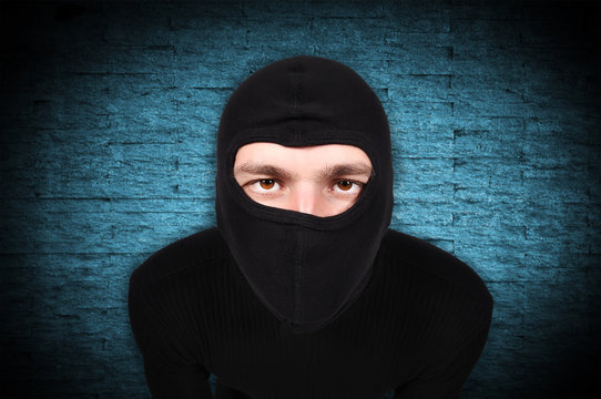 robber in mask