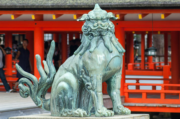 Japanese lion statue - 73213667