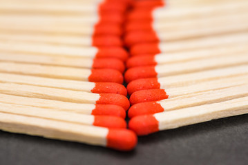 整列したマッチ