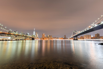 Fototapeta premium Brooklyn Bridge Park at night