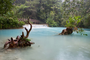 Kuang Si waterfall d