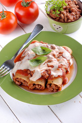 cannelloni al ragù di carne - tradizionale ricetta italiana