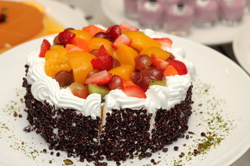 Fresh fruit flan cake with cream