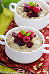 Breakfast porridge with barley, cornmeal and oats