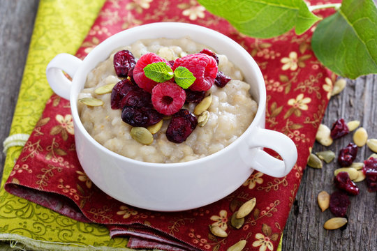 Breakfast porridge with barley, cornmeal and oats