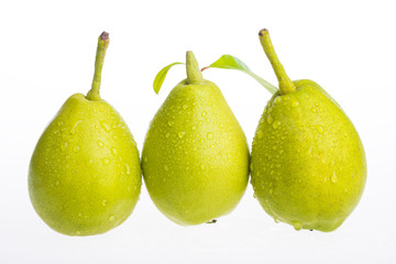 Fototapeta na wymiar Fresh pears isolated on white background