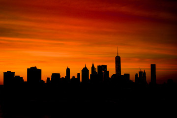 Fototapeta na wymiar Silhouette of downtown Manhattan skyline at sunset