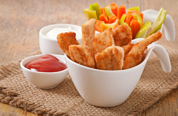 Chicken nuggets with sauce and vegetables