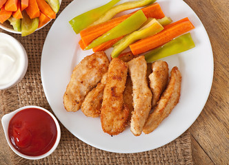Chicken nuggets with sauce and vegetables