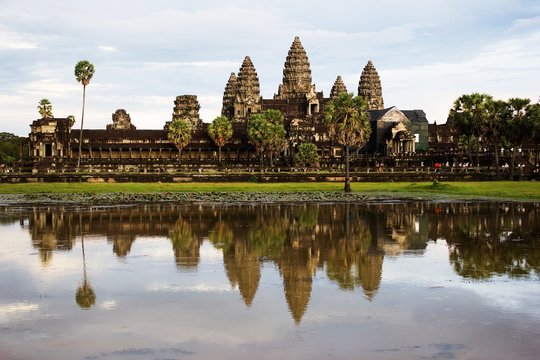 Angkor Wat top corner for photograper