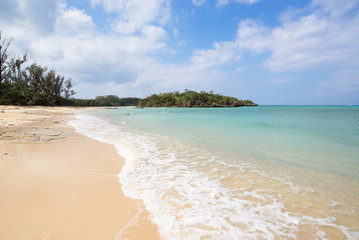 沖縄のビーチ・瀬良垣の浜