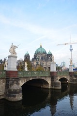 Naklejka premium Berliner Dom ,Schloßbrücke et Fernsehturm 