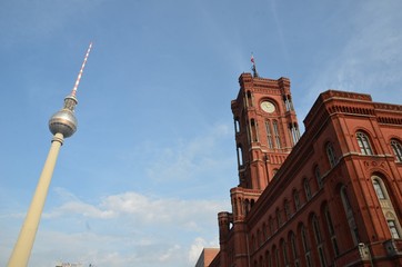 Fototapeta na wymiar Le rotes rathaus, hôtel de ville de Berlin