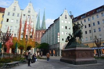 Obraz premium Statue de saint George terrassant le dragon, Berlin