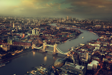 Londyński widok z lotu ptaka z Tower Bridge, UK - 73250604