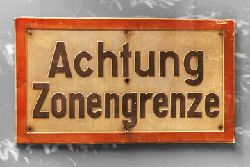 Schild Achtung Zonengrenze 