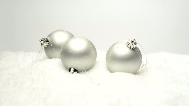 Bolas de navidad grises